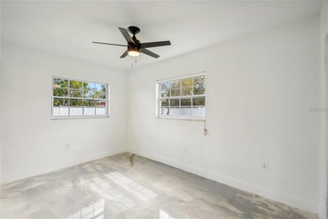 House in Tampa, Florida 5 bedrooms, 176.61 sq.m. № 1438937 - photo 22