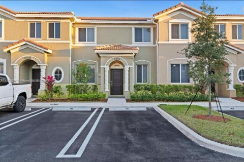 Adosado en venta en Homestead, Florida, 3 dormitorios, 120.96 m2 № 1147130 - foto 1