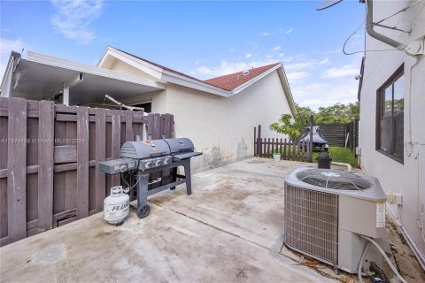 Casa en venta en Homestead, Florida, 4 dormitorios, 165.92 m2 № 1398086 - foto 6