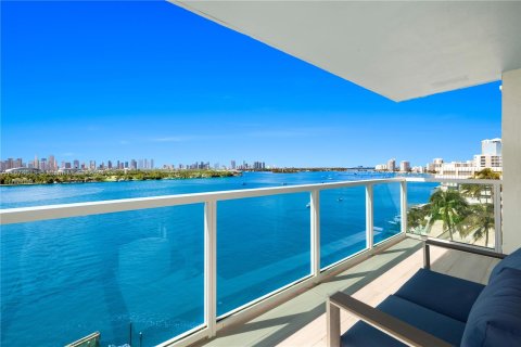 Condo in Miami Beach, Florida, 2 bedrooms  № 1398134 - photo 24