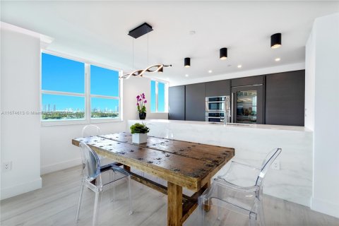 Condo in Miami Beach, Florida, 2 bedrooms  № 1398134 - photo 6