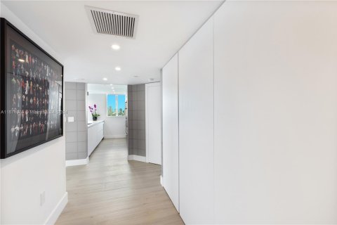 Copropriété à vendre à Miami Beach, Floride: 2 chambres, 106.56 m2 № 1398134 - photo 22