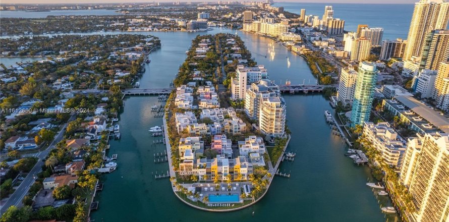 Condo à Miami Beach, Floride, 3 chambres  № 1242212