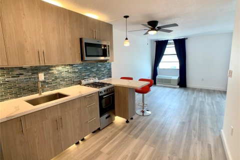 Condominio en alquiler en Miami Beach, Florida, 37.16 m2 № 1367072 - foto 5