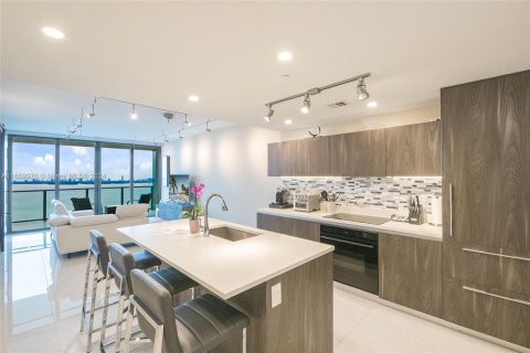 Condo in Miami, Florida, 1 bedroom  № 1367149 - photo 5