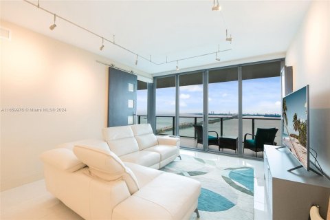 Condo in Miami, Florida, 1 bedroom  № 1367149 - photo 3