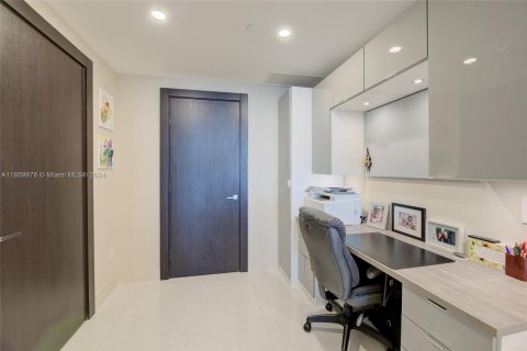 Condominio en venta en Miami, Florida, 1 dormitorio, 89.09 m2 № 1367149 - foto 8