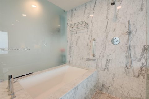 Condo in Miami, Florida, 1 bedroom  № 1367149 - photo 13