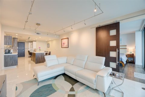 Condo in Miami, Florida, 1 bedroom  № 1367149 - photo 7