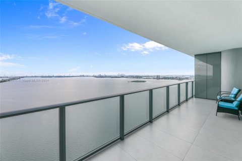 Condo in Miami, Florida, 1 bedroom  № 1367149 - photo 16