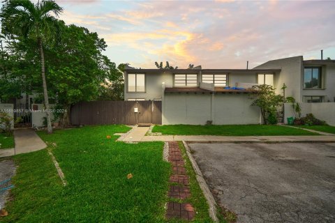 Touwnhouse à louer à Miami, Floride: 3 chambres, 128.02 m2 № 1367073 - photo 1