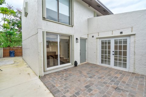 Townhouse in Miami, Florida 3 bedrooms, 128.02 sq.m. № 1367073 - photo 4