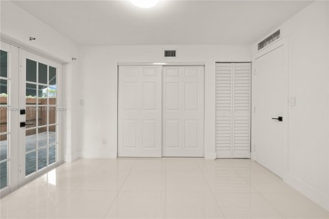 Townhouse in Miami, Florida 3 bedrooms, 128.02 sq.m. № 1367073 - photo 17