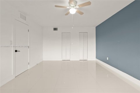 Townhouse in Miami, Florida 3 bedrooms, 128.02 sq.m. № 1367073 - photo 19