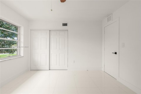 Townhouse in Miami, Florida 3 bedrooms, 128.02 sq.m. № 1367073 - photo 24