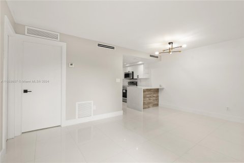 Touwnhouse à louer à Miami, Floride: 3 chambres, 128.02 m2 № 1367073 - photo 6