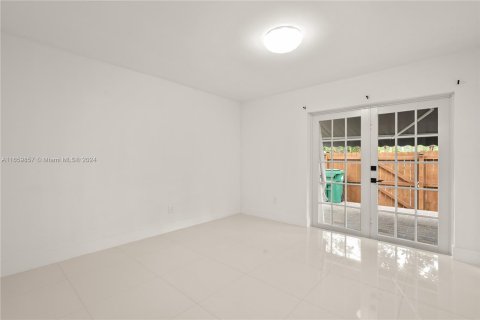 Townhouse in Miami, Florida 3 bedrooms, 128.02 sq.m. № 1367073 - photo 16