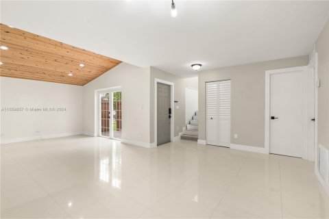 Townhouse in Miami, Florida 3 bedrooms, 128.02 sq.m. № 1367073 - photo 7