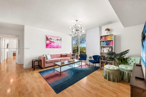 Condo in Miami, Florida, 2 bedrooms  № 1333236 - photo 11