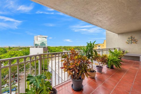 Condo in Miami, Florida, 2 bedrooms  № 1333236 - photo 12