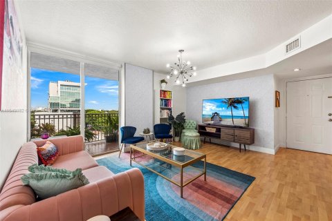 Condo in Miami, Florida, 2 bedrooms  № 1333236 - photo 3