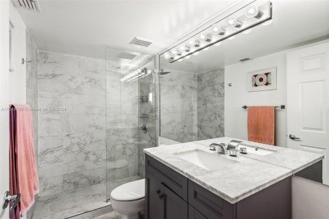 Condo in Miami, Florida, 2 bedrooms  № 1333236 - photo 16