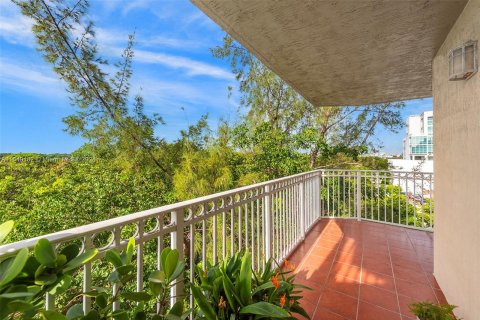 Condo in Miami, Florida, 2 bedrooms  № 1333236 - photo 22