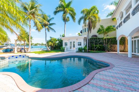 Купить виллу или дом в Майами-Бич, Флорида 9 спален, 763.29м2, № 212538 - фото 8