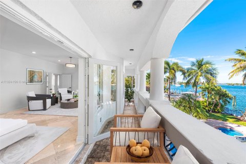 Villa ou maison à vendre à Miami Beach, Floride: 9 chambres, 763.29 m2 № 212538 - photo 19
