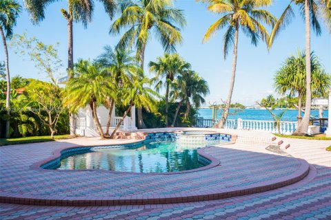 Купить виллу или дом в Майами-Бич, Флорида 9 спален, 763.29м2, № 212538 - фото 7