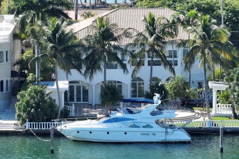 Villa ou maison à vendre à Miami Beach, Floride: 9 chambres, 763.29 m2 № 212538 - photo 10