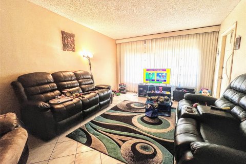 Condo in Plantation, Florida, 2 bedrooms  № 939016 - photo 24