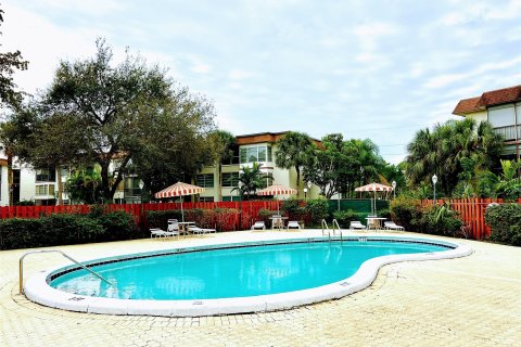 Copropriété à vendre à Plantation, Floride: 2 chambres, 104.05 m2 № 939016 - photo 5