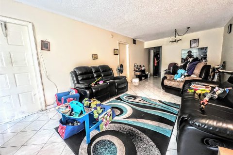 Condo in Plantation, Florida, 2 bedrooms  № 939016 - photo 23