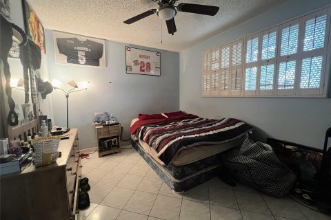 Condo in Plantation, Florida, 2 bedrooms  № 939016 - photo 15