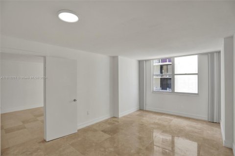 Condo in Miami Beach, Florida, 2 bedrooms  № 1233342 - photo 4