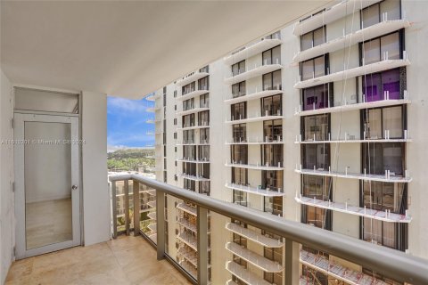 Condo in Miami Beach, Florida, 2 bedrooms  № 1233342 - photo 20