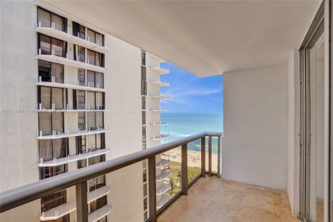 Condo in Miami Beach, Florida, 2 bedrooms  № 1233342 - photo 19