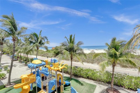 Condo in Miami Beach, Florida, 2 bedrooms  № 1233342 - photo 29