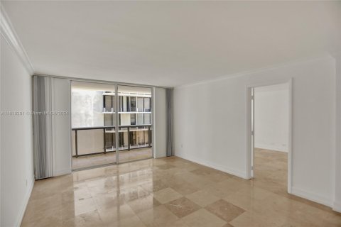 Condo in Miami Beach, Florida, 2 bedrooms  № 1233342 - photo 10