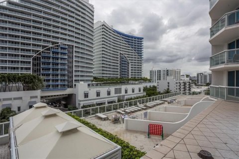 Condominio en venta en Fort Lauderdale, Florida, 1 dormitorio, 80.64 m2 № 54487 - foto 3
