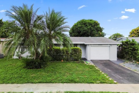 Villa ou maison à vendre à Sunrise, Floride: 3 chambres, 142.79 m2 № 1362193 - photo 1