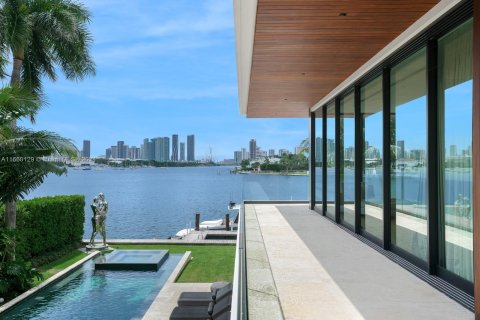 House in Miami Beach, Florida 5 bedrooms, 733 sq.m. № 1368697 - photo 8