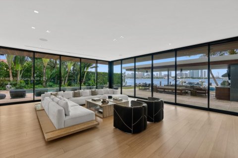 Casa en venta en Miami Beach, Florida, 5 dormitorios, 733 m2 № 1368697 - foto 25