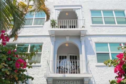 Condo in Miami Beach, Florida, 1 bedroom  № 1399944 - photo 8