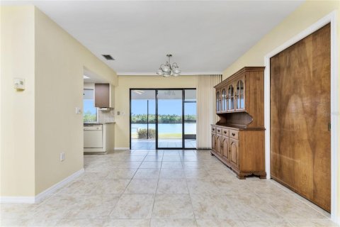 House in Port Charlotte, Florida 3 bedrooms, 130.53 sq.m. № 1368548 - photo 10