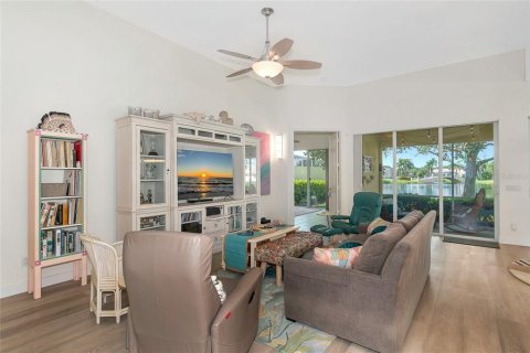 House in Sarasota, Florida 3 bedrooms, 186.55 sq.m. № 1392137 - photo 7