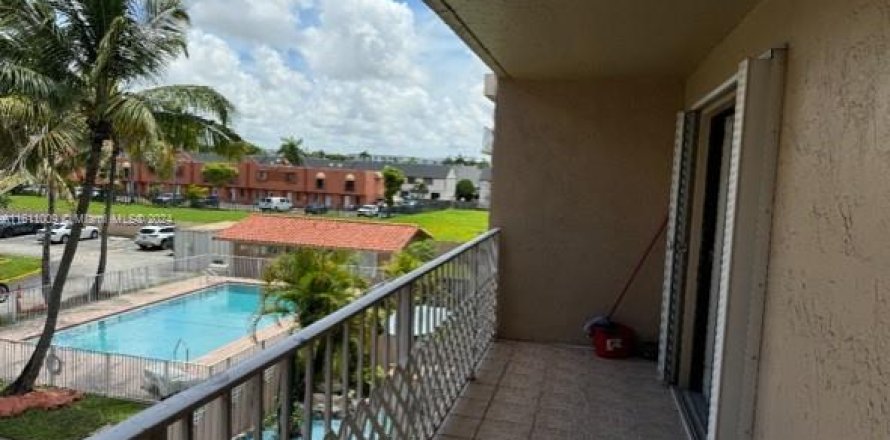 Condo in Miami, Florida, 2 bedrooms  № 1234797