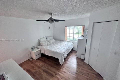 Condo in Weston, Florida, 2 bedrooms  № 965528 - photo 16
