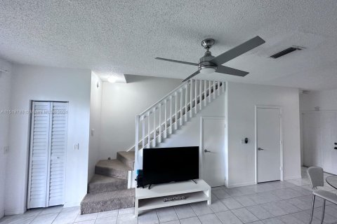Condominio en venta en Weston, Florida, 2 dormitorios № 965528 - foto 2